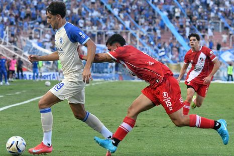 La primera vuelta se disputó en el Malvinas Argentinas con la presencia de ambas hinchadas y fue triunfo 1-0 para Godoy Cruz.