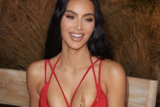 La empresaria de 43 años luce su figura perfecta en el evento solidario Baby2Baby Foto: Instagram @kimkardashian