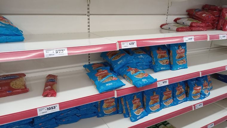 Supermercados La impactante escasez de productos de la canasta básica. Foto: Gonzalo Barrera