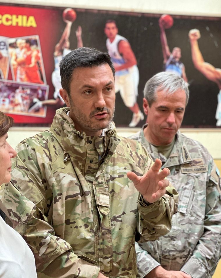 Luis Petri hizo alusión a los cuestionamientos que recibió tanto Javier Milei como él en redes sociales por su vestimenta militar el pasado fin de semana Foto: X @MindefArg