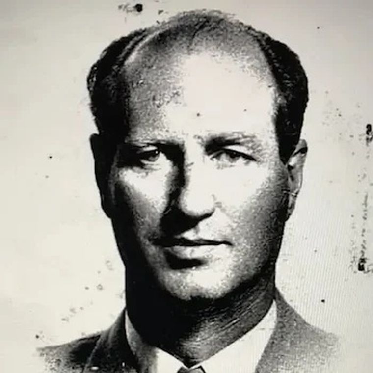 Friedrich Kadgien, fue mano derecha de Hermann Göring y encargado de financiar la industria bélica de Alemania durante la Segunda Guerra Mundial. Friedrich Kadgien, fue mano derecha de Hermann Göring y encargado de financiar la industria bélica de Alemania durante la Segunda Guerra Mundial.