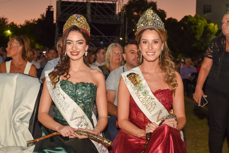 Sofia Perfumo, Virreina Nacional de la Vendimia 2025 y Alejandrina Funes Napoletano, Reina Nacional de la Vendimia 2026. Sofia Perfumo, Virreina Nacional de la Vendimia 2025 y Alejandrina Funes Napoletano, Reina Nacional de la Vendimia 2026.