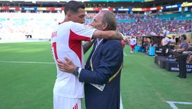 El afectuoso saludo de Miguel Ángel Russo con Fideo Di María. Foto: captura de TV. El afectuoso saludo de Miguel Ángel Russo con Fideo Di María. Foto: captura de TV.