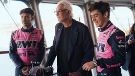 Franco Colapinto, junto a Briatore y Gasly, desea que el A526 de Alpine traiga muchas alegrías. Franco Colapinto, junto a Briatore y Gasly, desea que el A526 de Alpine traiga muchas alegrías.