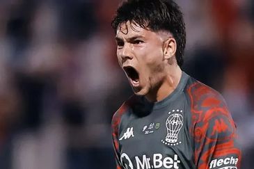 Blondel es titular indiscutido en el Huracán de Diego Martínez, que en su también momento lo llevó a Boca.&nbsp;