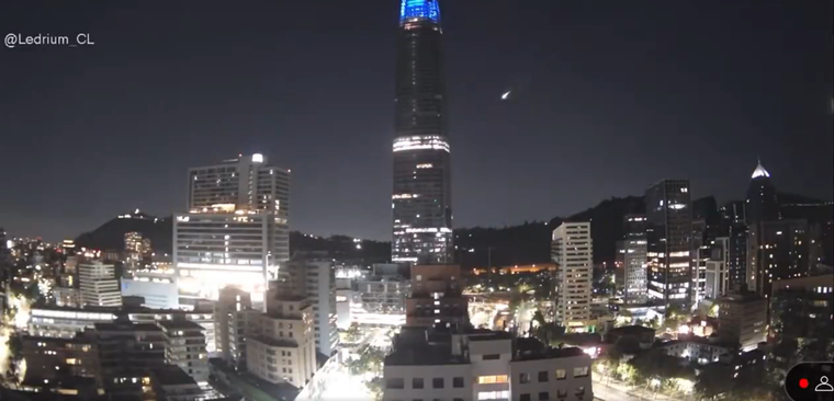 La bola de fuego fue captada luego de la medianoche del martes