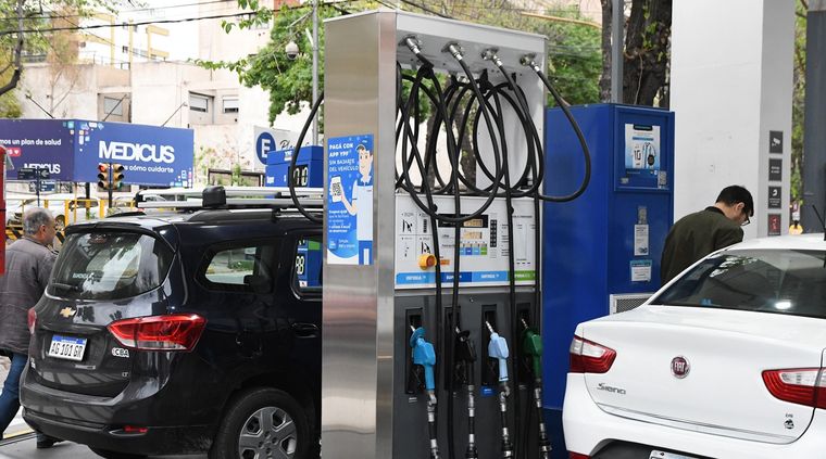 La nafta no subirá el día lunes tras las elecciones Foto: ALF PONCE MERCADO / MDZ