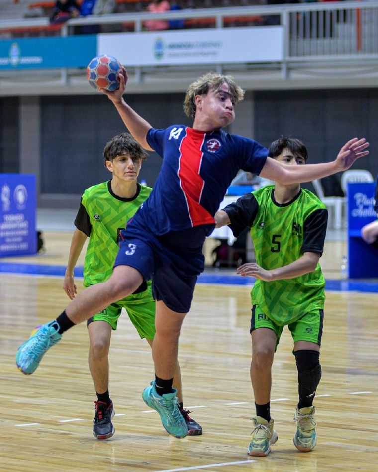 Mendoza respira el mejor balonmano del país Foto: CAH