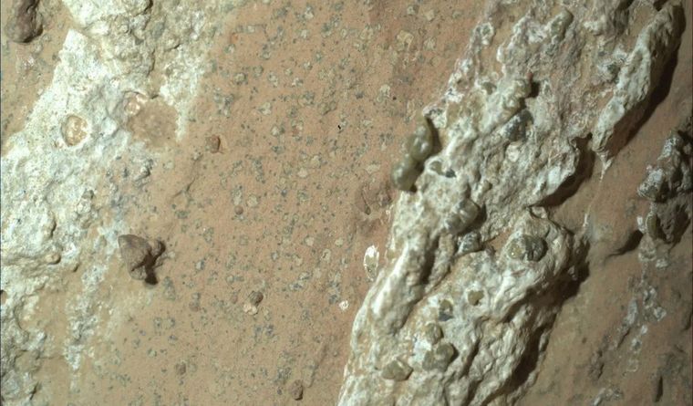 Aquí, una intrigante roca en Marte apodada Cheyava Falls. Foto: Dpa.