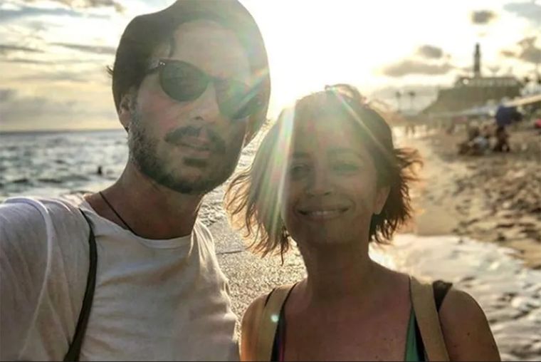 DE A DOS ES MEJOR. CARLA JUNTO A SU CHICOS, SIEMPRE JUNTOS.