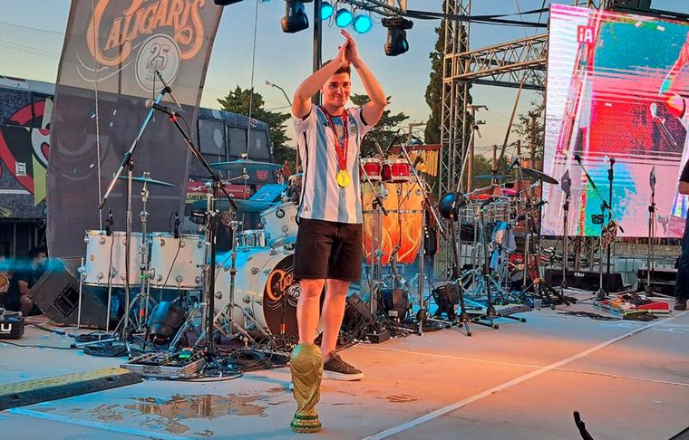 Julián Álvarez fue homenajeado en Calchín. Foto: La Voz del Interior.