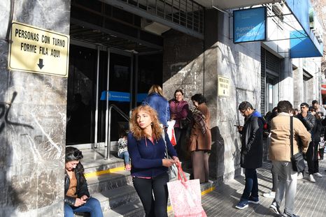 El martes comienza el calendario de pagos de Anses con bono y aumento. El martes comienza el calendario de pagos de Anses con bono y aumento.