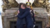 El abrazo entre Javier Milei y Diego Santilli en la jura. El abrazo entre Javier Milei y Diego Santilli en la jura.