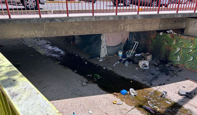 Rita había improvisado un especie de casa en el cauce del zanjón. Rita había improvisado un especie de casa en el cauce del zanjón.