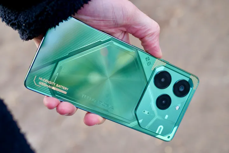 Tecno Pova 6. Tecno Pova 6.