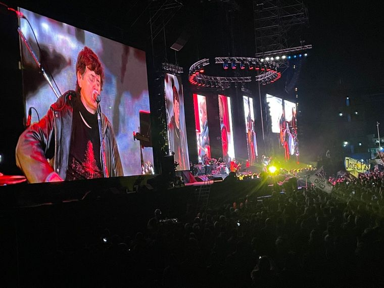 Ciro y Los Persas colmaron el estadio de Vélez Sarsfield. Foto: Gabriel Sotelo