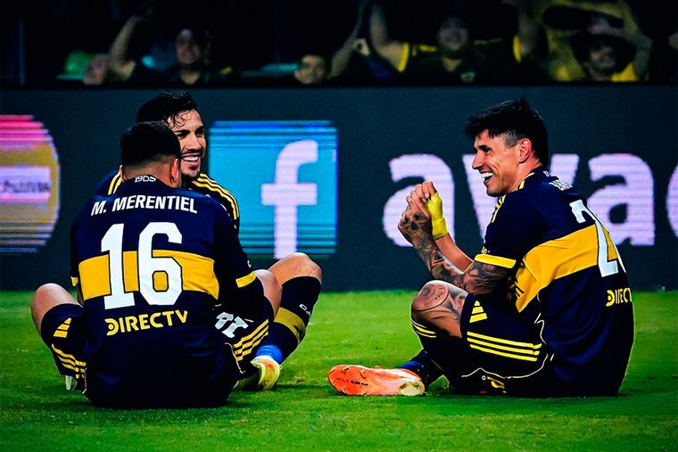 El festejo entre Bareiro, Paredes y Merentiel. El festejo entre Bareiro, Paredes y Merentiel.