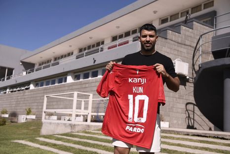 El Kun Agüero se mete en las elecciones de Independiente. El exdelantero confirmó que acompañará a Luciano Nakis en la Lista Roja y explicó qué rol tendría si ganan los comicios. El Kun Agüero se mete en las elecciones de Independiente. El exdelantero confirmó que acompañará a Luciano Nakis en la Lista Roja y explicó qué rol tendría si ganan los comicios.
