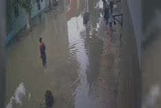 Un joven está delicado tras ser electrocutado en Valentín Alsina tras el temporal. Foto: NA