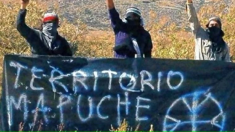 El Gobierno anuló la entrega de tierras del Parque Nacional Nahuel Huapi a grupos mapuches. Foto: X @m_cuneolibarona