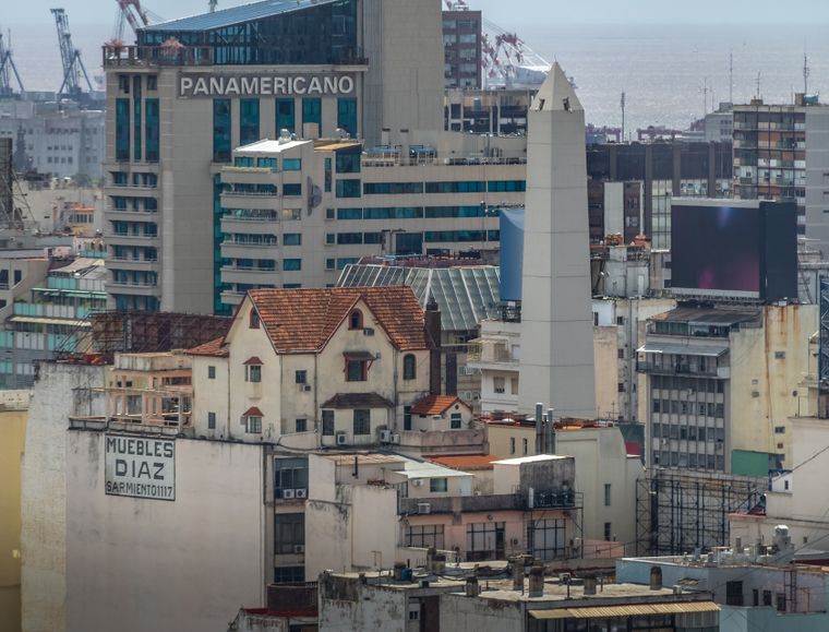 El famoso Chalet Díaz, construido en una terraza sobre la avenida 9 de Julio, está en venta.&nbsp;