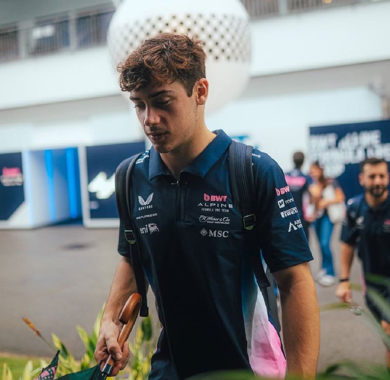 Franco Colapinto ya se encuentra en Singapur para disputar la 18º fecha de la temporada.