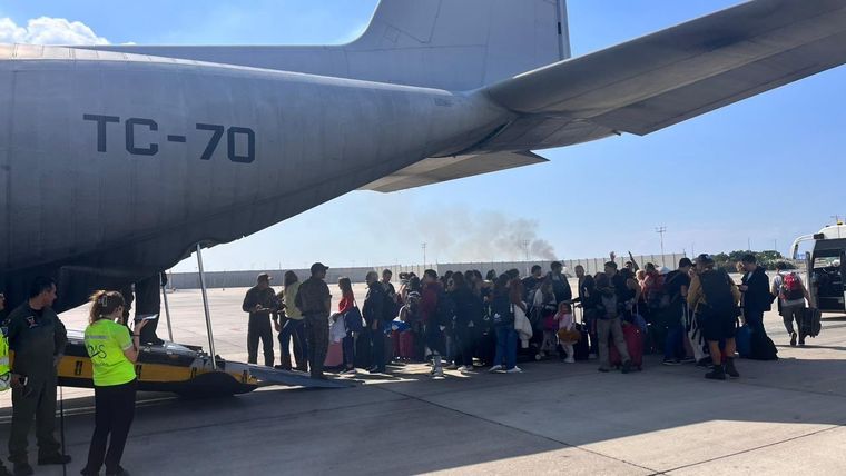 Continúa el operativo Regreso Seguro para evacuar a los argentinos que se encuentran en Israel tras el ataque de Hamas Foto: Twitter @jorgetaiana