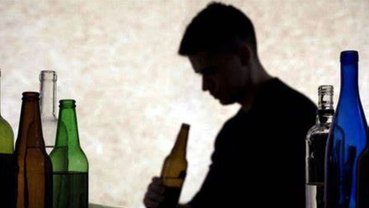 Un colega a menudo compara el consumo de alcohol y cannabis en adolescentes con una hipoteca que se firma a ciegas. Foto: MDZ