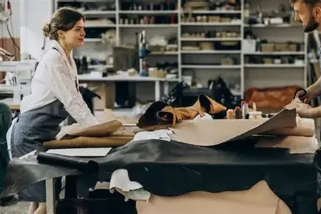 Las pymes argentinas no compiten únicamente contra un producto. compiten contra estructuras económicas completamente diferentes. Las pymes argentinas no compiten únicamente contra un producto. compiten contra estructuras económicas completamente diferentes.