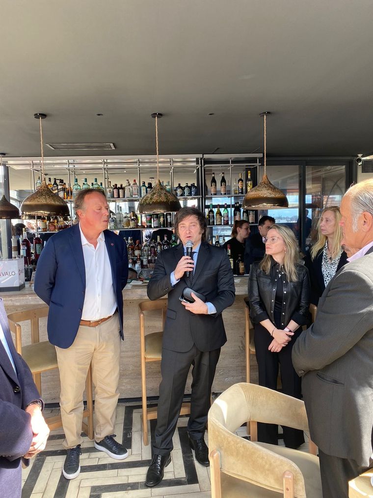 Javier Milei junto a empresarios Foto: MDZ