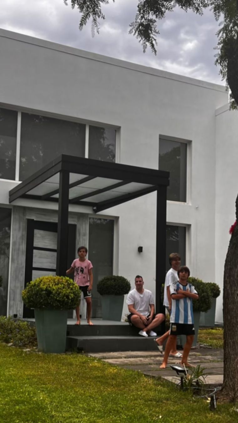 Wanda Nara ya se instaló en el Chateau Libertador y dejó la casa de Tigre para visitas ocasionales. Wanda Nara ya se instaló en el Chateau Libertador y dejó la casa de Tigre para visitas ocasionales.