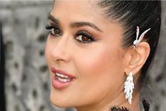 Los ojos son absolutos protagonistas en el make up de Salma Hayek. Delinea y acentúa sus grandes ojos almendrados con líneas y sombras acompañando su forma para hacerlos aún más grandes. Foto: Instagram