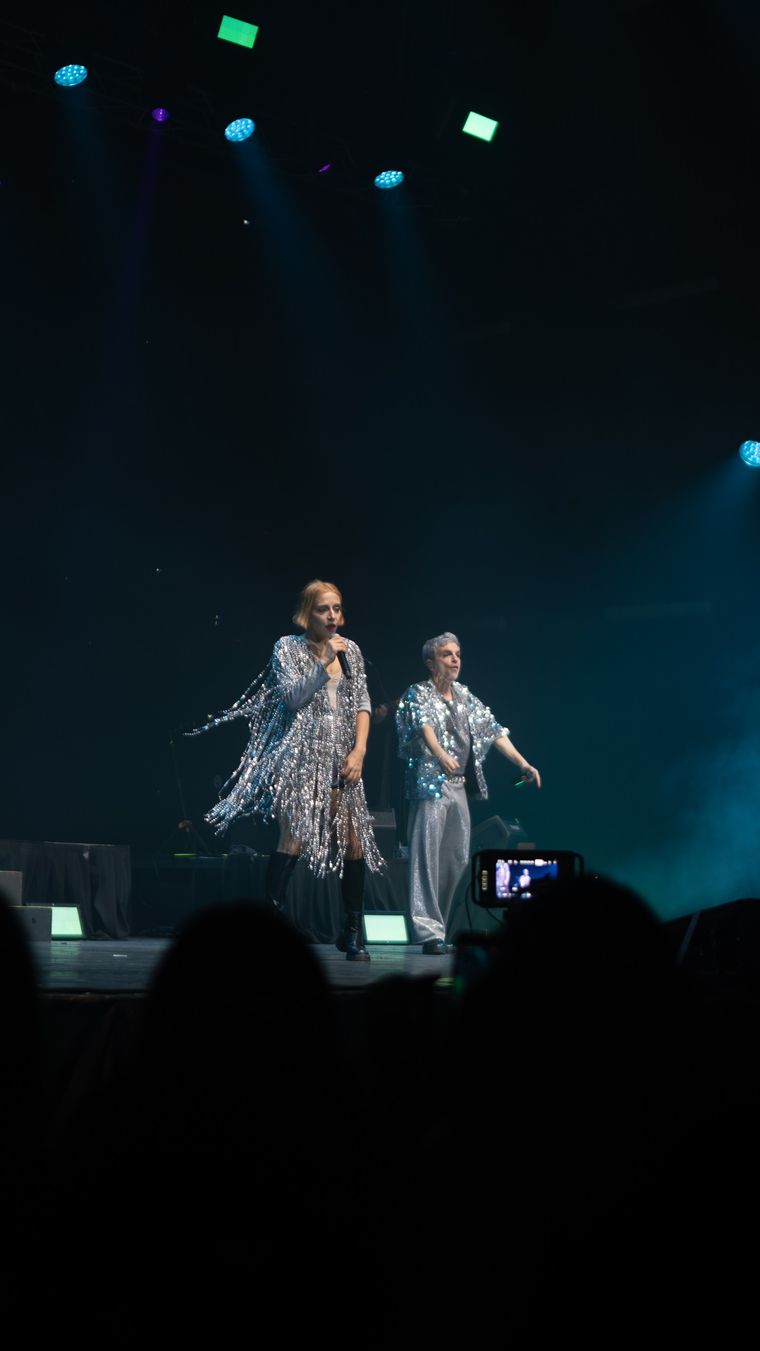 El show mostró fans de todas las edades: los amantes de la primera hora de la banda, pero también los teens que se copan con los nuevos lanzamientos. El show mostró fans de todas las edades: los amantes de la primera hora de la banda, pero también los teens que se copan con los nuevos lanzamientos.