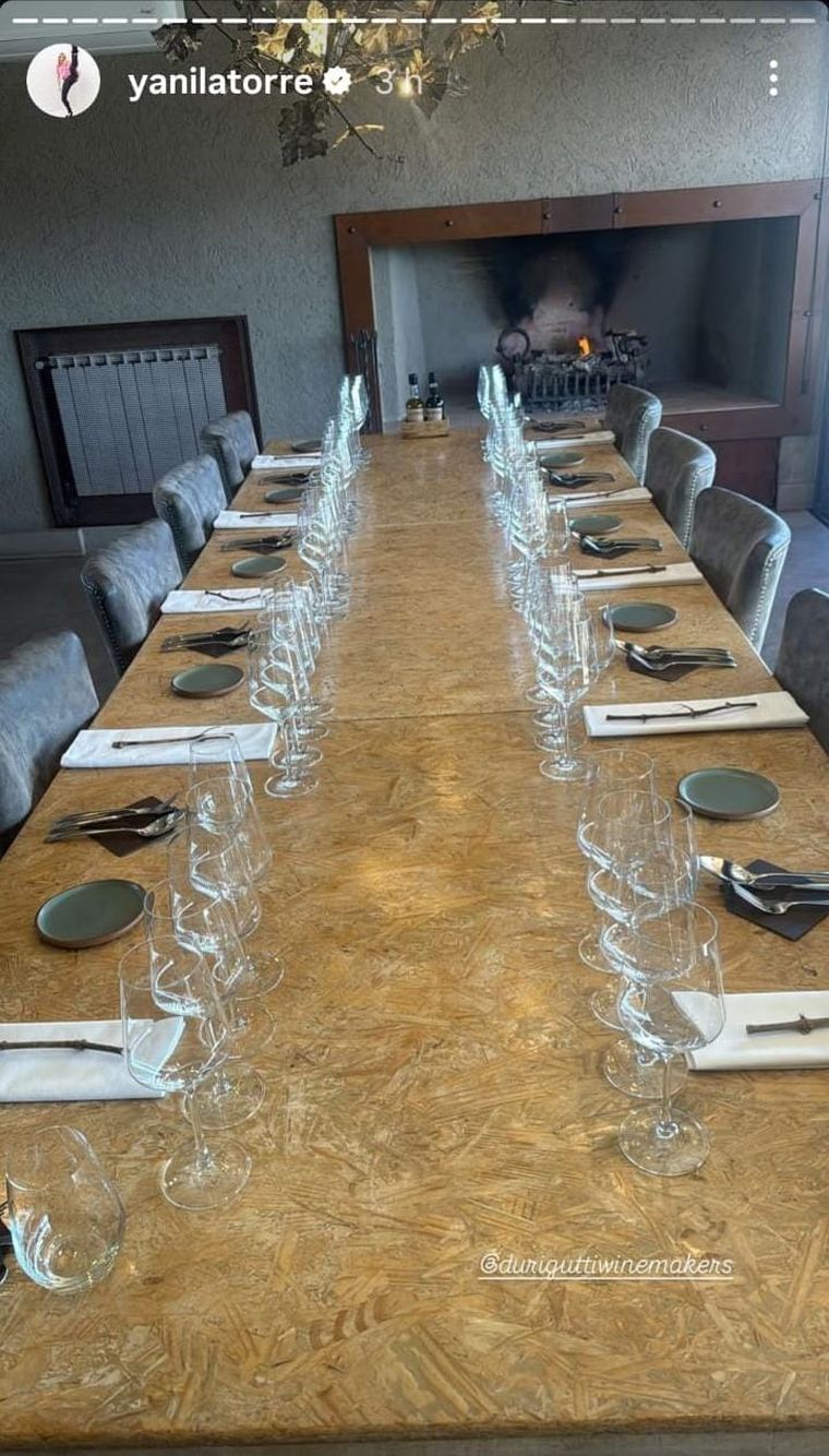 La panelista más picante de LAM preparándose para disfrutar un almuerzo mendocino acompañada por el mejor vino. La panelista más picante de LAM preparándose para disfrutar un almuerzo mendocino acompañada por el mejor vino.