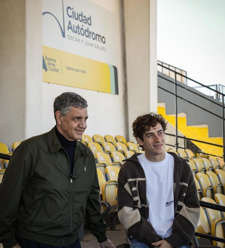 Jorge Macri recorrió el autódromo Oscar y Juan Gálvez junto al piloto de la escudería Alpine. Jorge Macri recorrió el autódromo Oscar y Juan Gálvez junto al piloto de la escudería Alpine.