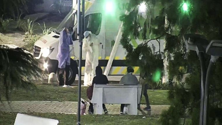 Irresponsables El aislamiento está pensado para salvar vidas. Estas personas decidieron ignorarlo. Foto: Municipalidad de Tres de Febrero.
