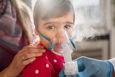 Niños con enfermedades respiratorias han colmado las guardias pediátricas en varios países. Foto: GETTY IMAGES