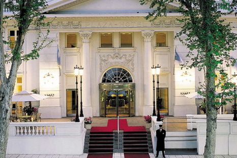 La búsqueda está orientada a personas con experiencia en hotelería y dominio del idioma inglés. La búsqueda está orientada a personas con experiencia en hotelería y dominio del idioma inglés.