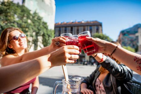 El vermouth es una bebida que se mantiene viva porque se alimenta del hombre y sus tradiciones. El vermouth es una bebida que se mantiene viva porque se alimenta del hombre y sus tradiciones.