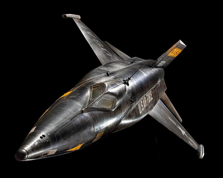 El X-15 fue una nave experimental impulsada por cohete que llevó al límite la velocidad, la altura y la resistencia de sus pilotos.