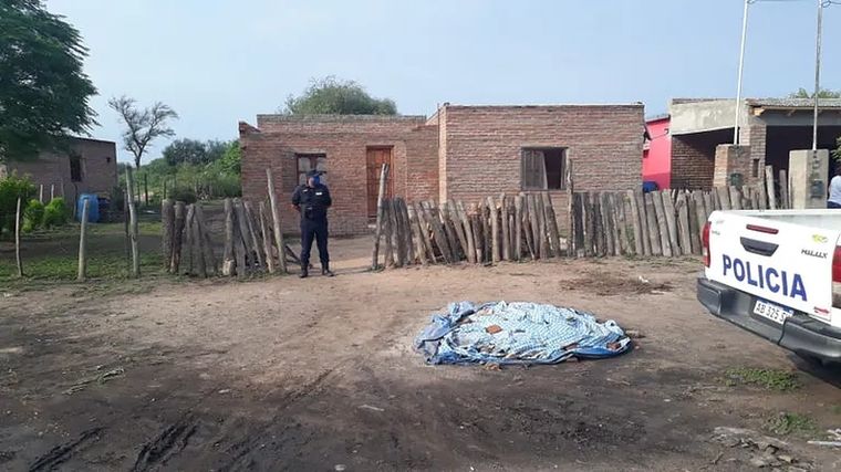 El hombre era mecánico y durante la madrugada asesinó a su pareja e hijos