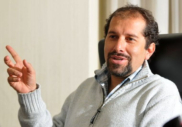 Cazabán, por instrucción de Jaque, anunció que echan al reclamante. Foto: Pachy Reynoso / MDZ