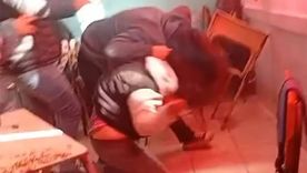 El salvaje ataque fue registrado por testigos. El salvaje ataque fue registrado por testigos.