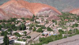 Purmamarca es el pueblo que todos deben visitar en el norte argentino. 