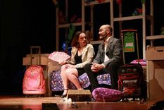 Gonzalo Bendelé y Claudia Racconto, protagonistas de Los Monstruos Foto: Prensa