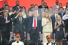 las impresionantes imagenes del desfile militar de trump y de las protestas en su contra