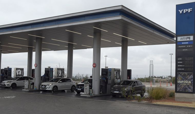 estacion ypf dalvian avenida champagnat (1)