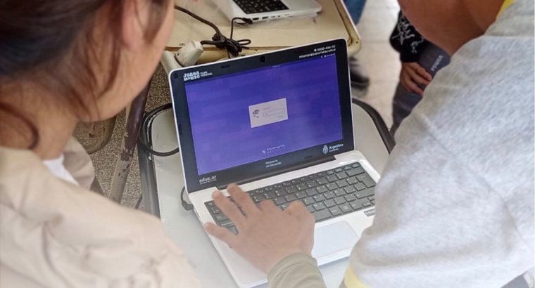 El costo del servicio de internet subió de manera relevante este año y las familias buscan opciones para poder pagarlo. Foto: Consejo General de Educación