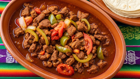 La receta originalmente se preparaba con cortes económicos de carne por su cocción rápida. La receta originalmente se preparaba con cortes económicos de carne por su cocción rápida.