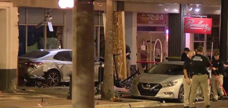 Cuatro personas fallecieron en el momento y dos heridos están en grave estado en Florida.